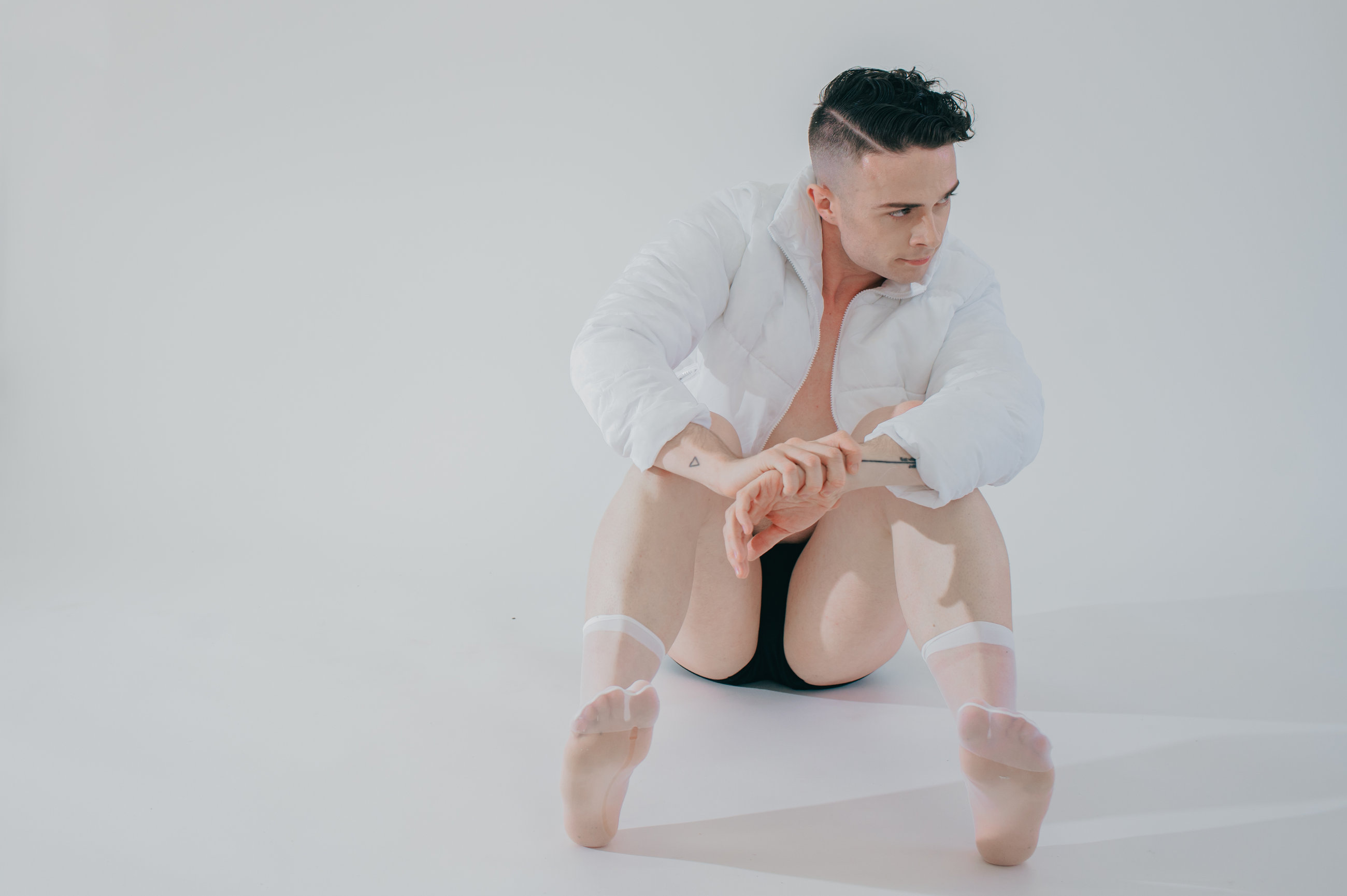 Eoghan — glam and fine art portrait, photograph 3 of 15