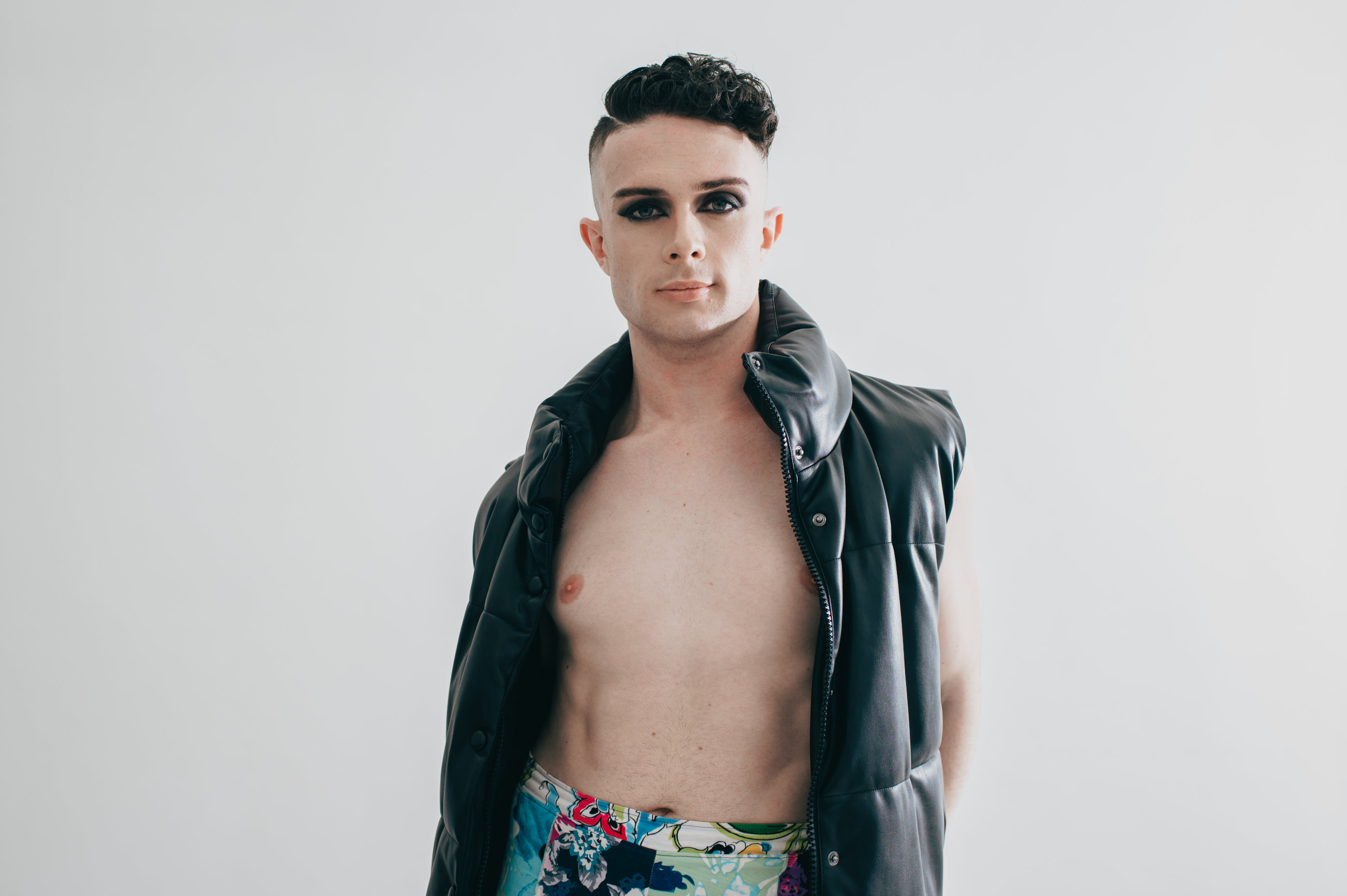 Eoghan — glam and fine art portrait, photograph 12 of 15